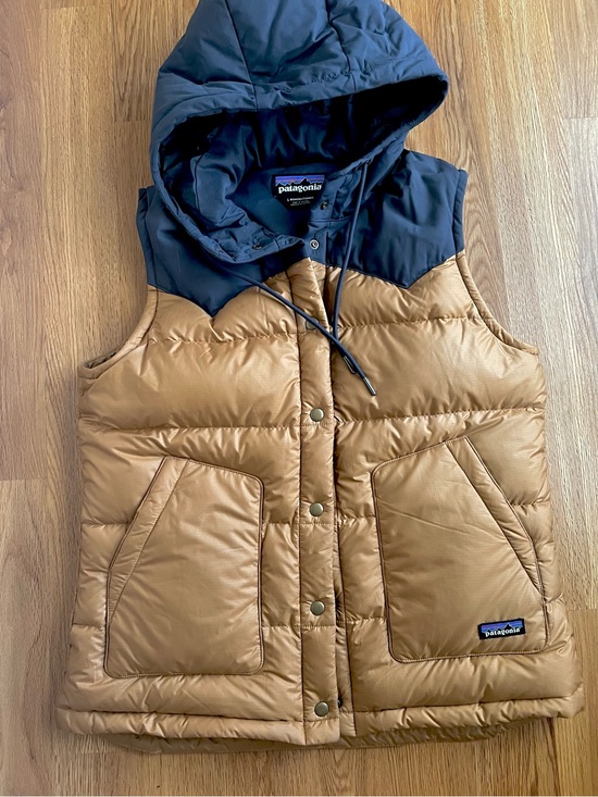 Patagonia Jackets & Blazers - Patagonia down puffer vest jacket bivy navy blue and tan Womens Large EUC